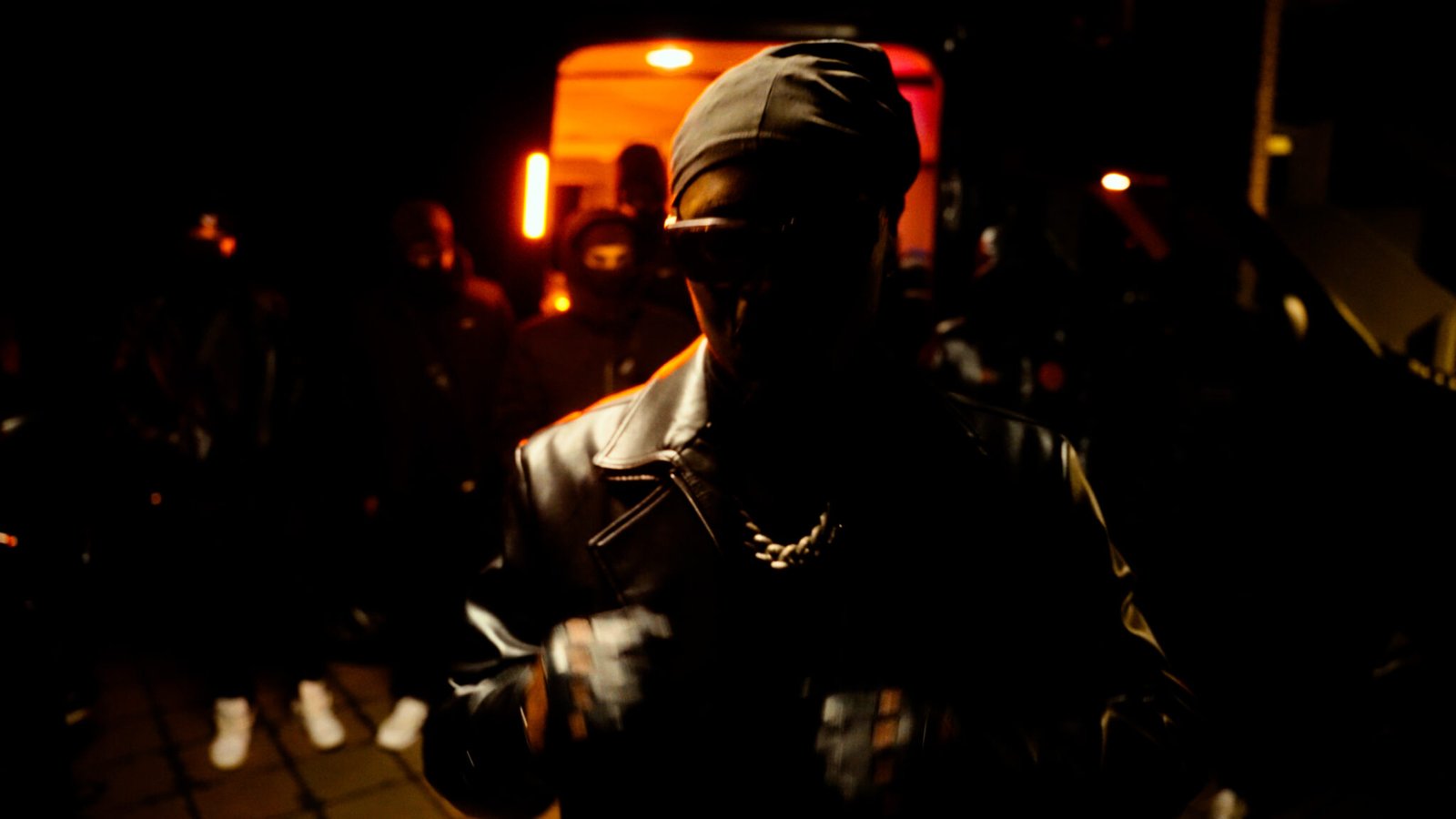 CLIP_V4.00_00_23_12.Still003