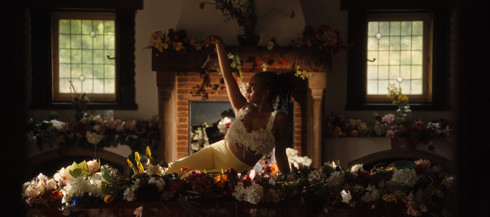 MONTAGE 2.00_01_11_00.Still007