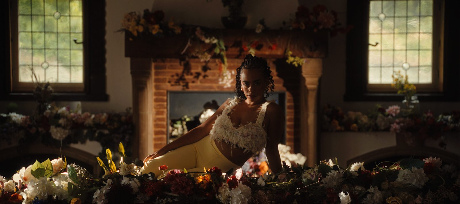 MONTAGE 2.00_01_23_07.Still009