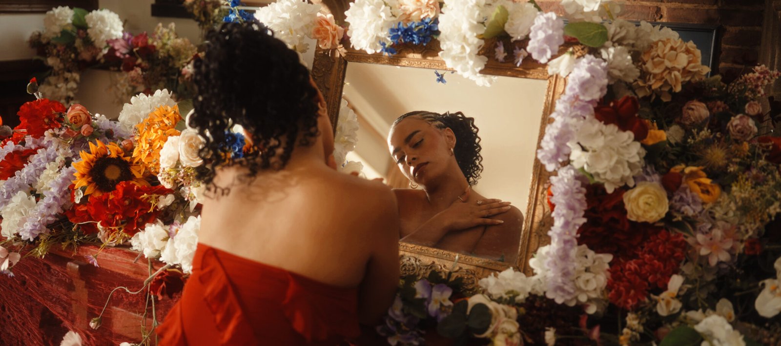 MONTAGE 2.00_01_38_02.Still019