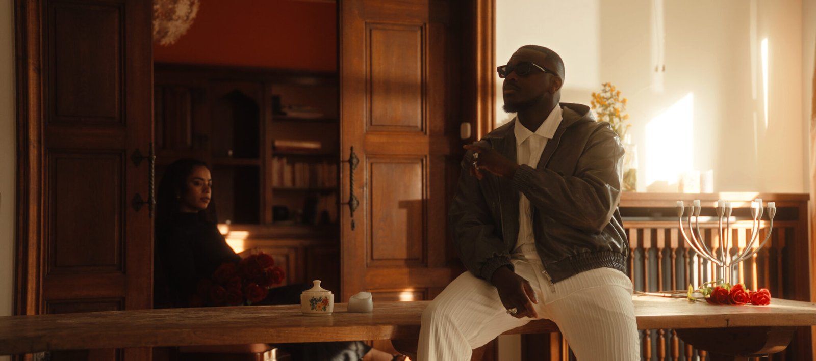 MONTAGE 2.00_02_03_18.Still014